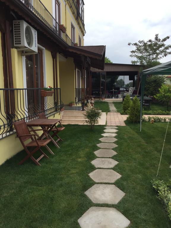 Flora Iznik Hotel & Suites Exterior photo