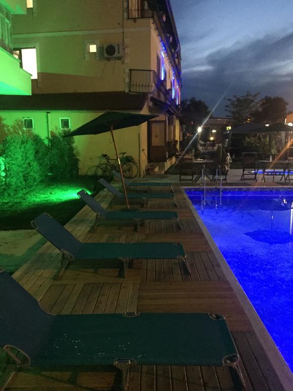 Flora Iznik Hotel & Suites Exterior photo