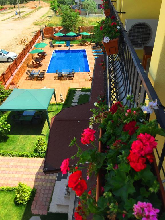 Flora Iznik Hotel & Suites Exterior photo
